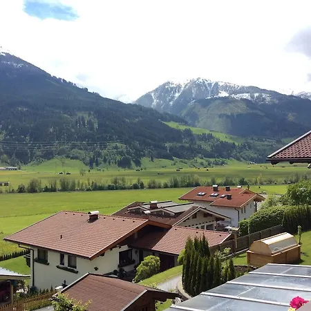 Haus Deutinger Guest house Piesendorf